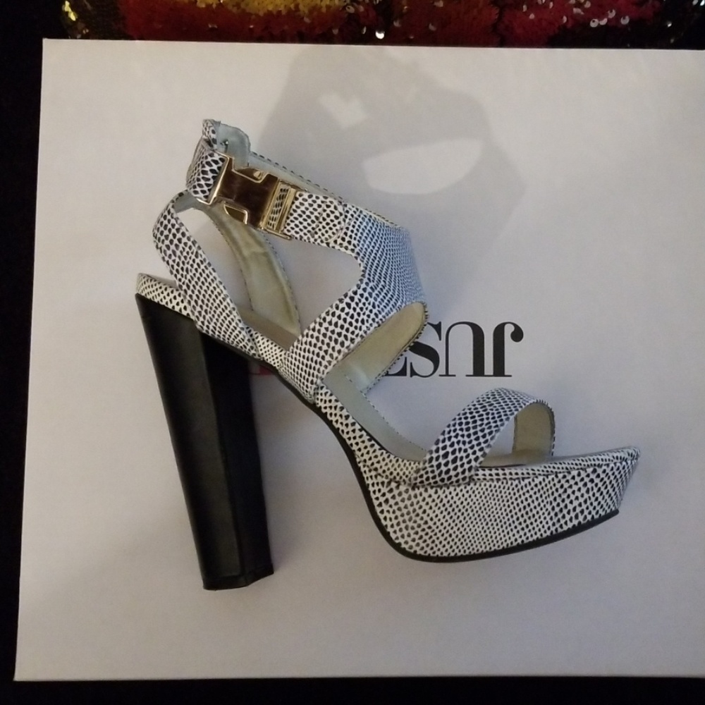 Sandals - Picture 4 of 4